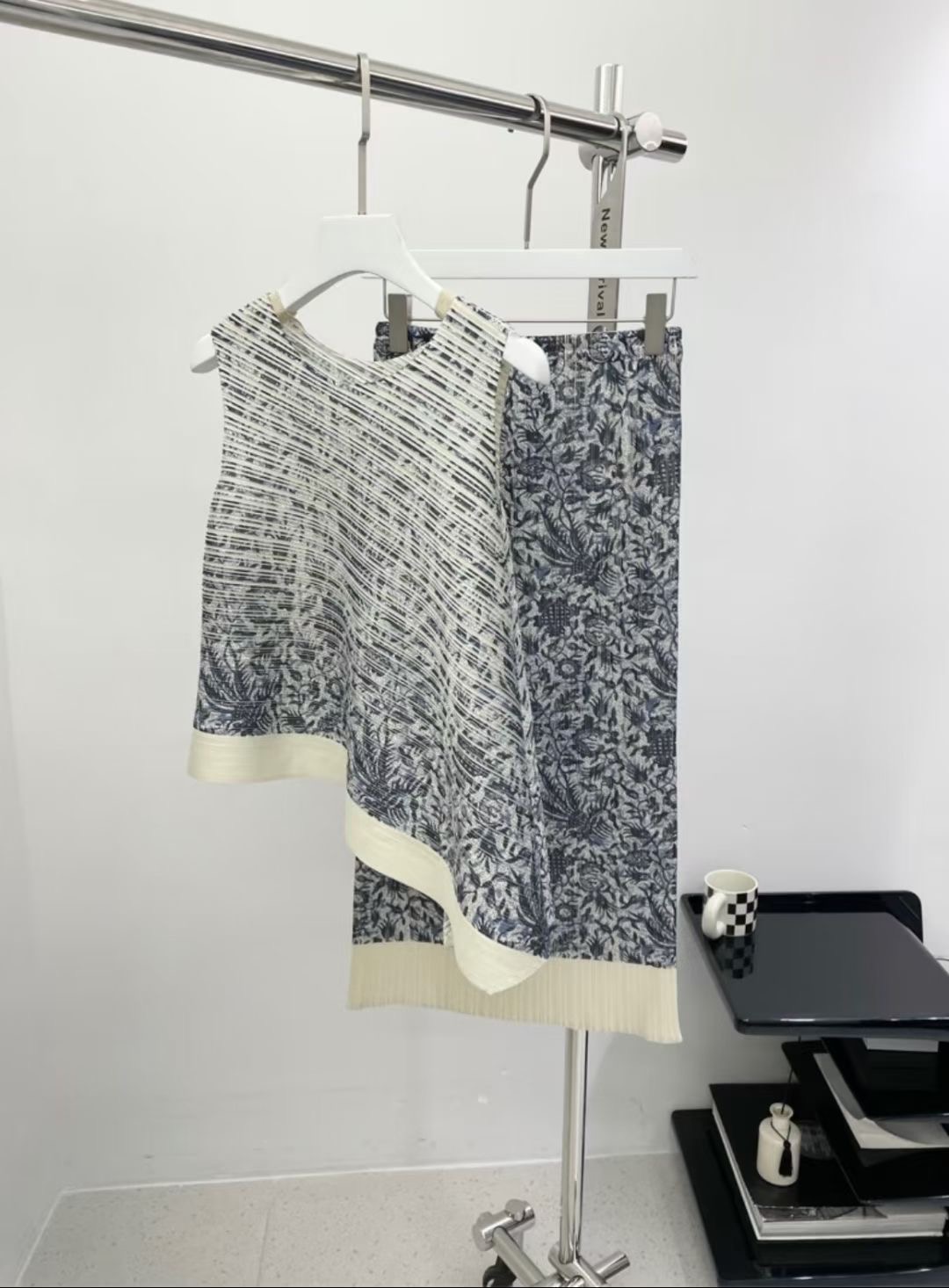 Miyake Pleated Fashion Set Ski - Sleeveless Undershirt 评论和价格